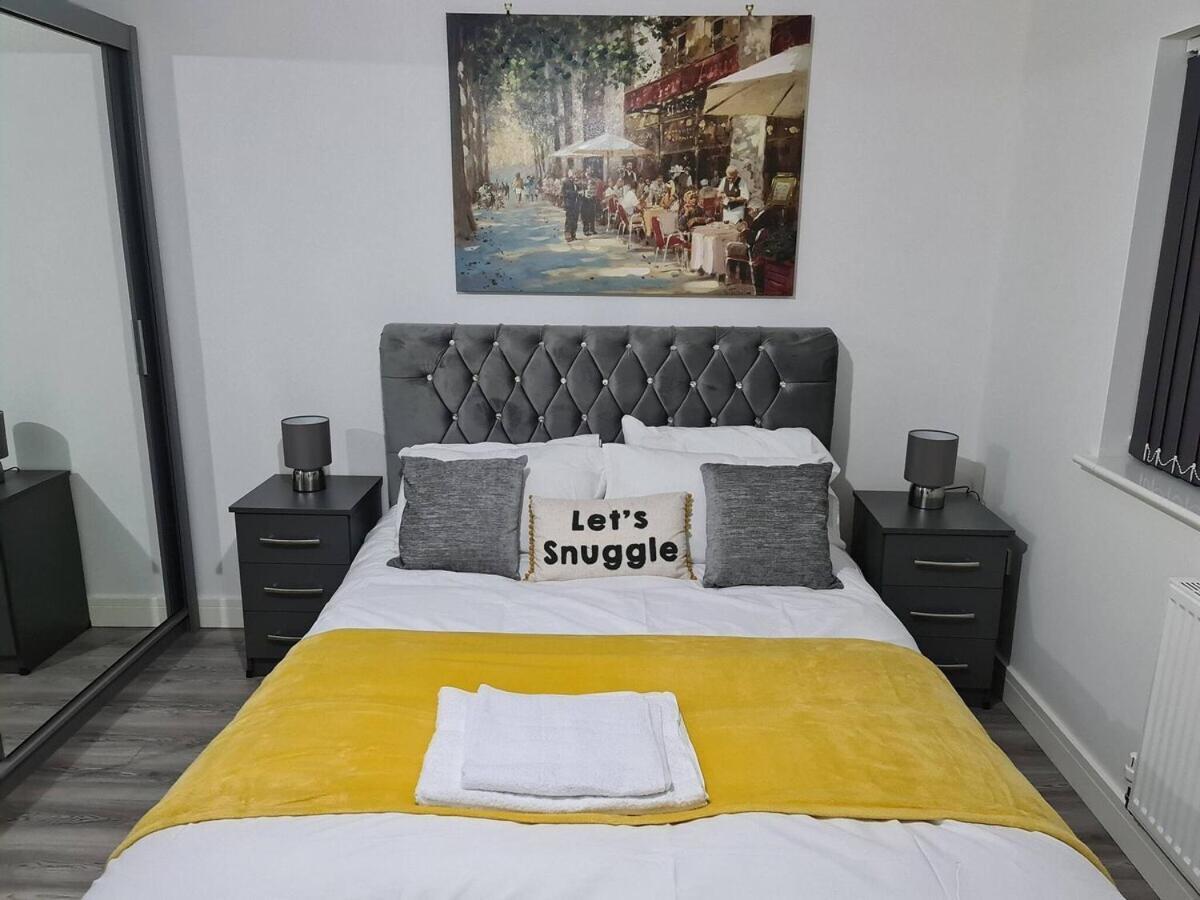 Sav Apartments - 2 Bed Cosy Flat Saffron Лестър Стая снимка