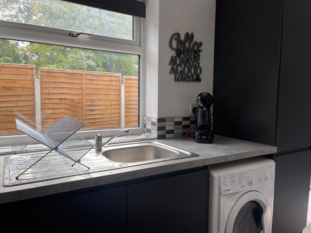 Sav Apartments - 2 Bed Cosy Flat Saffron Лестър Стая снимка